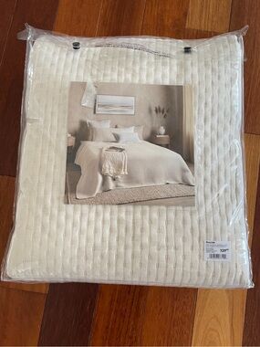 NWT Bouclair Nash Coverlet Set Off White / Queen